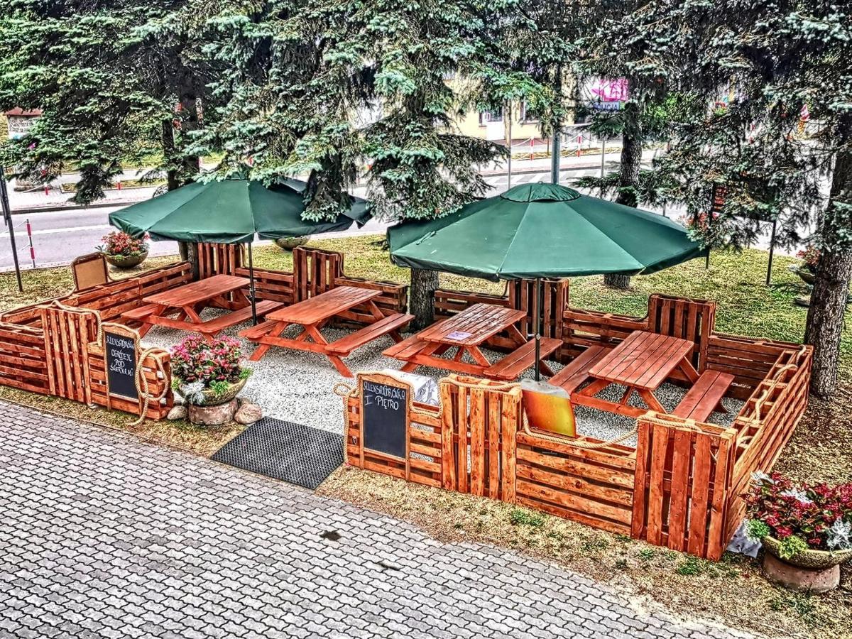 "Aleksandrowka" Restauracja I Noclegi Horyniec Ngoại thất bức ảnh